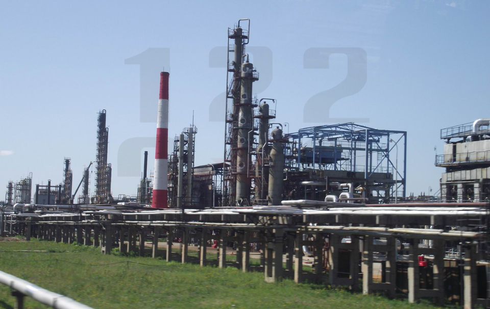 Нефтеперерабатывающий завод в Кириши